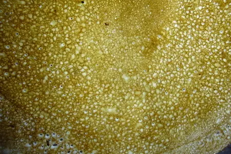 Пивные блины с грилованными овощами и сливочно - хреновым соусом.: шаг 1