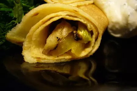 Пивные блины с грилованными овощами и сливочно - хреновым соусом.: шаг 4
