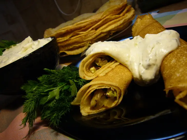 Пивные блины с грилованными овощами и сливочно - хреновым соусом.: шаг 5
