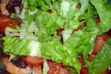 Салат из креветок,фасоли и помидорок: шаг 8