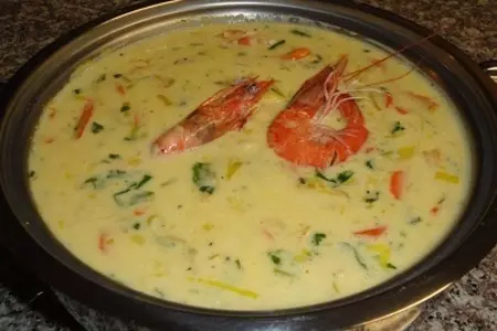 Винный суп с мидиями, креветками и рыбой: шаг 7