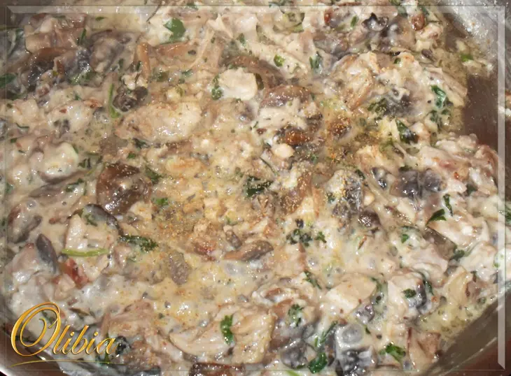 Блинчики с куркумой (с начинкой из курицы и грибов под сырным соусом): шаг 4