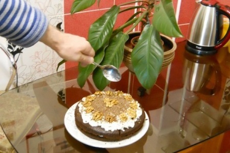 Праздничный тортик с черносливом, шоколадом и орехами: шаг 2