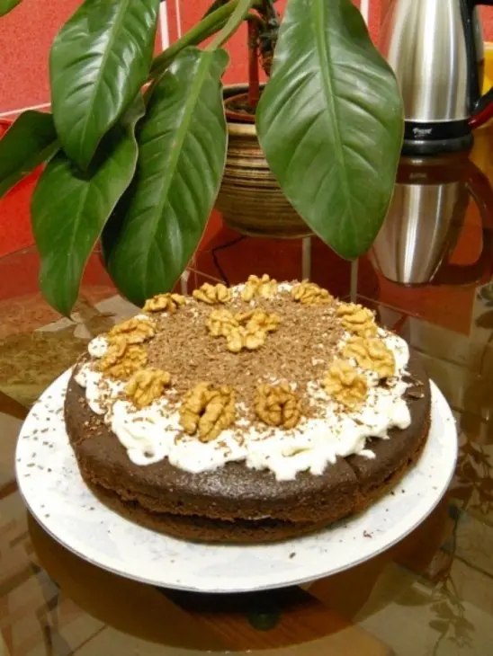 Праздничный тортик с черносливом, шоколадом и орехами: шаг 3