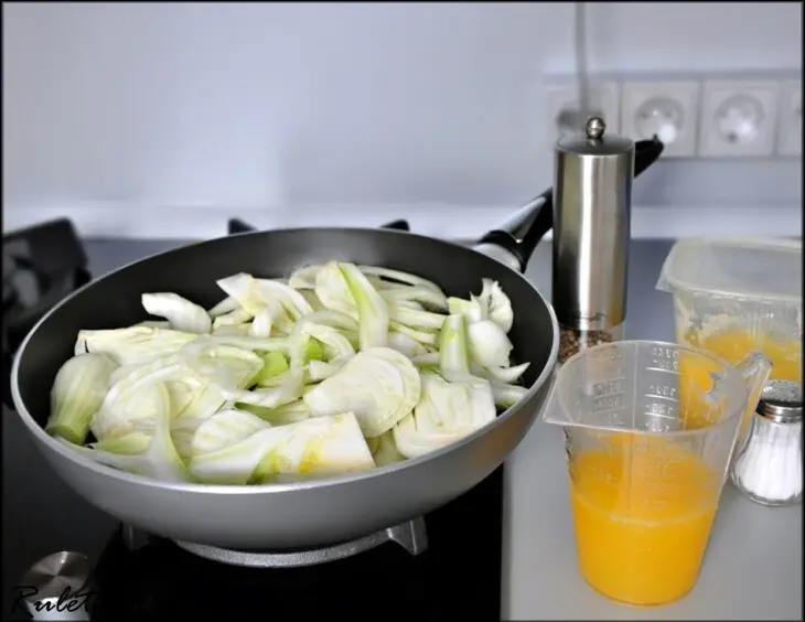 Красная рыба с укропным маслом и апельсиновым фенхелем.: шаг 8