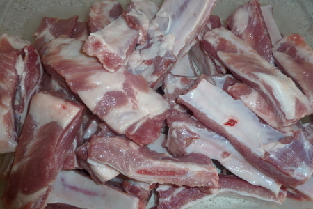 Свиные ребрышки, маринованные в гранатовом соке с мелкорубленными овощами ( подойдет любое мясо): шаг 1