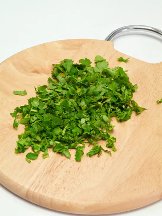 Картофельные котлеты с кориандром, в панировке из крекеров.: шаг 4