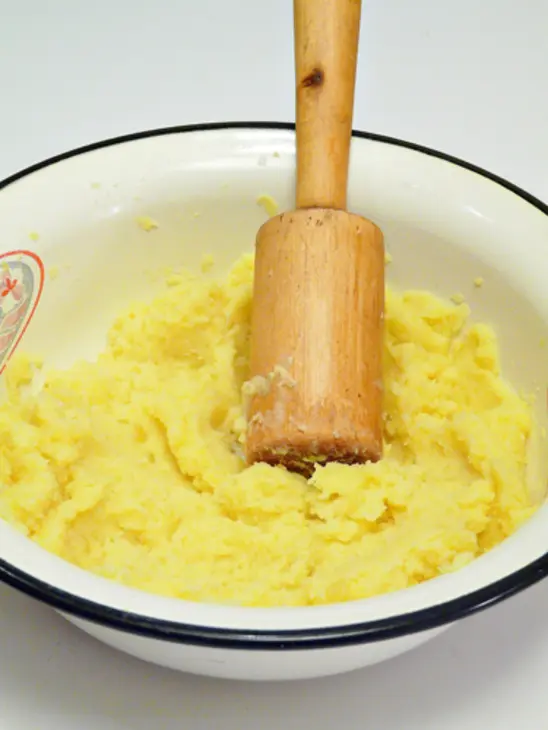 Картофельные котлеты с кориандром, в панировке из крекеров.: шаг 5
