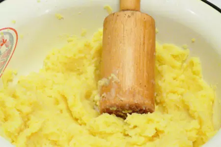 Картофельные котлеты с кориандром, в панировке из крекеров.: шаг 5