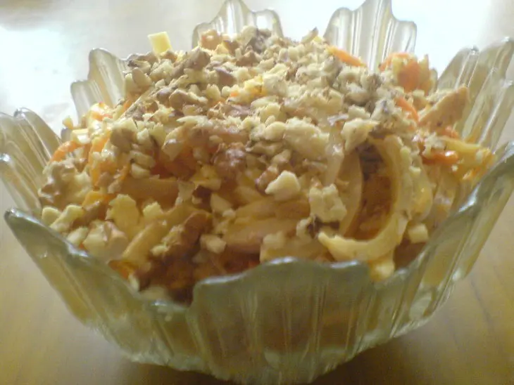 Салат с кальмарами и корейской морковкой: шаг 1