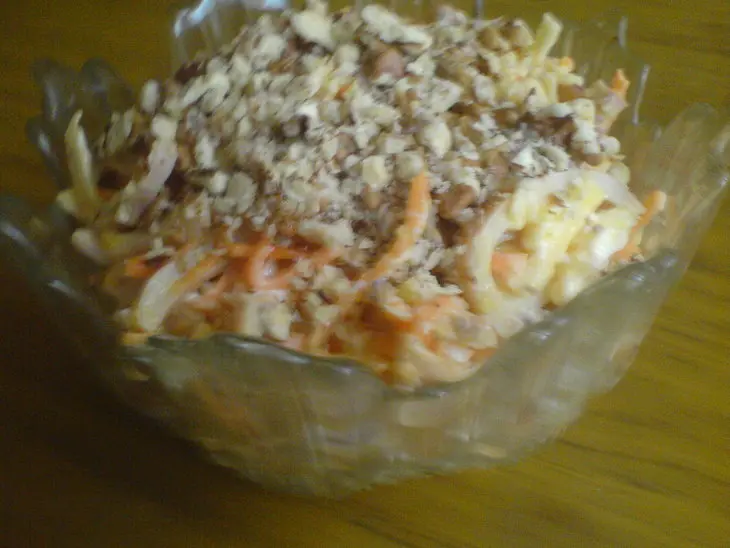 Салат с кальмарами и корейской морковкой: шаг 2