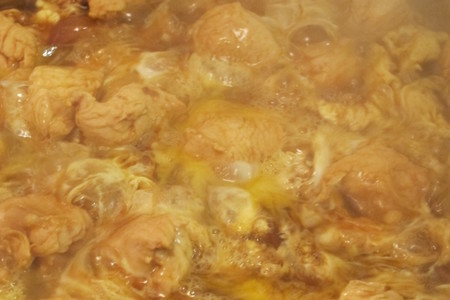 Oyakodon 親子丼 яичница с курицей в кипящем соусе дамбури.: шаг 8