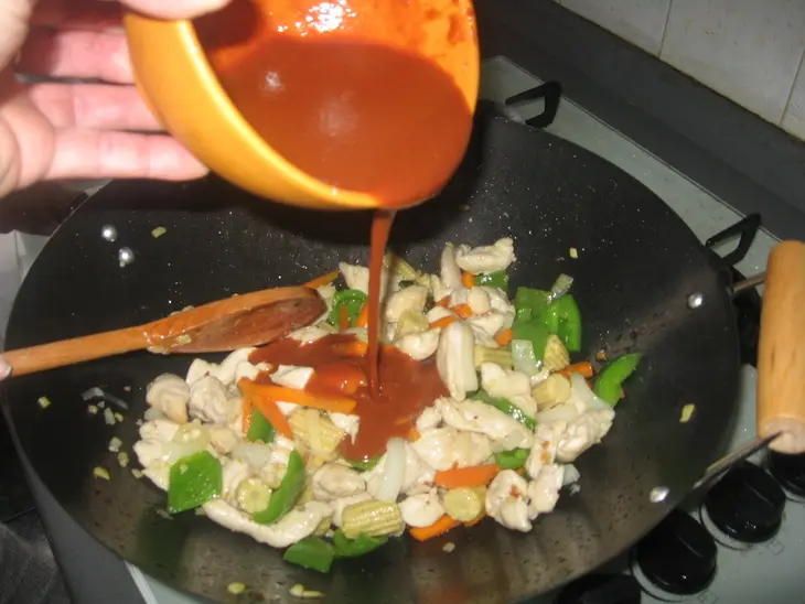 Курица в кисло -сладком соусе по- китайски: шаг 2