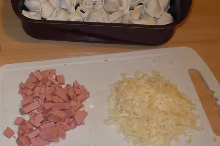 Пельмени по-уральски (запечённые в сметане с ветчиной): шаг 1