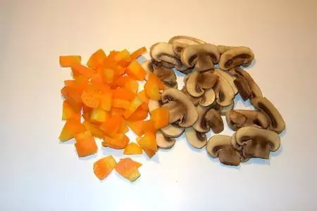 Утка, фаршированная грибами и мясом.: шаг 5