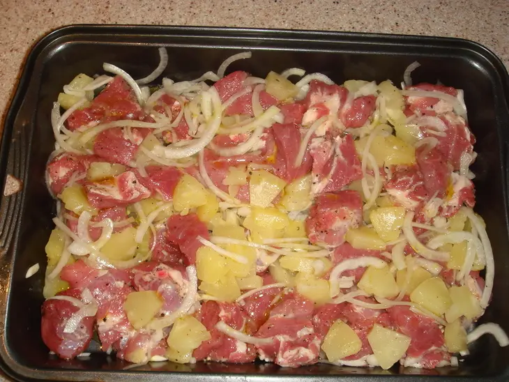 Свинина с ананасами: шаг 1