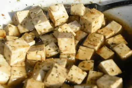 Салат с малиновым джемом и черными помидорами кумато.: шаг 2