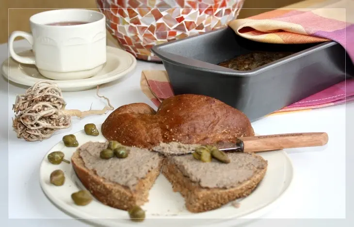 Курица, запечённая с рокфором, паштетом из печени, изюмом и розовым вином: шаг 3