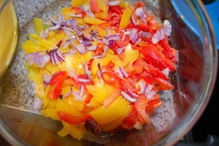 Салат креветки с авокадо и сладким перцем в винном соусе: шаг 6