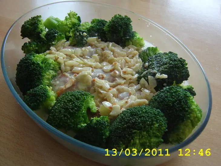 Запеканка с брокколи и куриной грудкой с беконом.: шаг 4