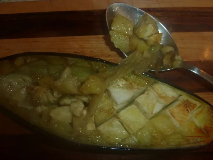 Баклажаны фаршированные овощами, зепеченные под крышей моцареллы: шаг 8