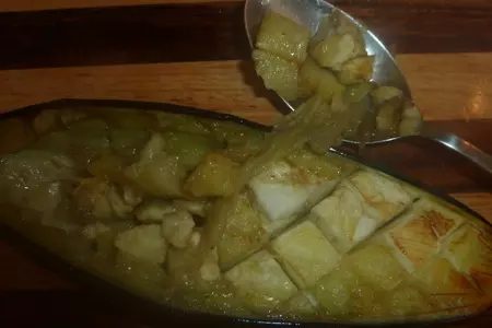 Баклажаны фаршированные овощами, зепеченные под крышей моцареллы: шаг 8