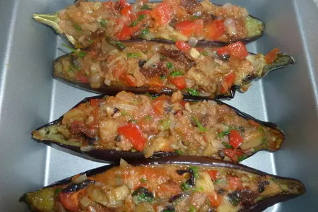 Баклажаны фаршированные овощами, зепеченные под крышей моцареллы: шаг 10