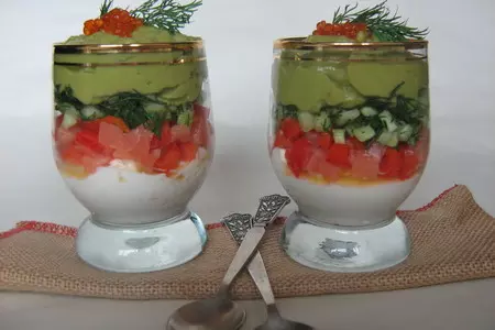 Verrines с сёмгой ,сырным кремом и кремом из авокадо.(дуэль): шаг 7