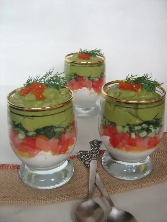Verrines с сёмгой ,сырным кремом и кремом из авокадо.(дуэль): шаг 8