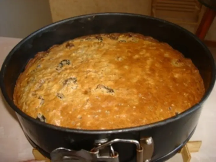 Ореховый пирог с черносливом: шаг 8