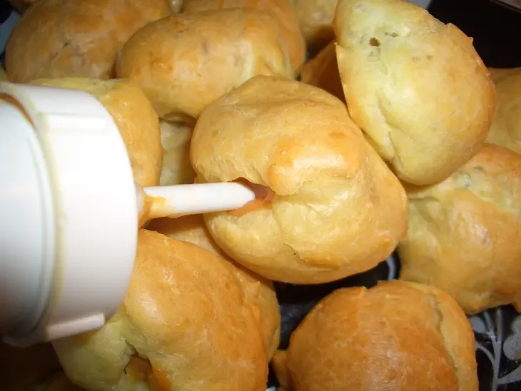 Заварная горка с вареной сгущенкой: шаг 6