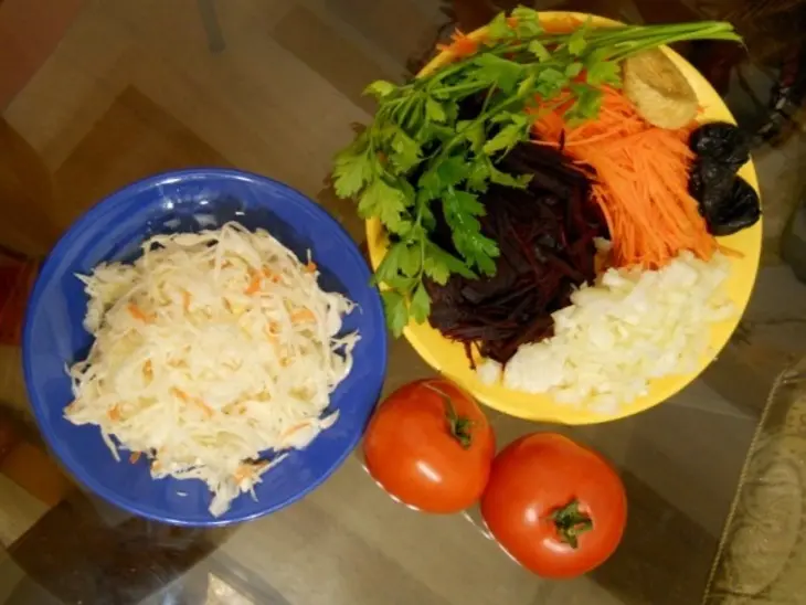 Борщ постный в глиняном горшочке, с  вкусной румяной крышечкой .(дуэль): шаг 1