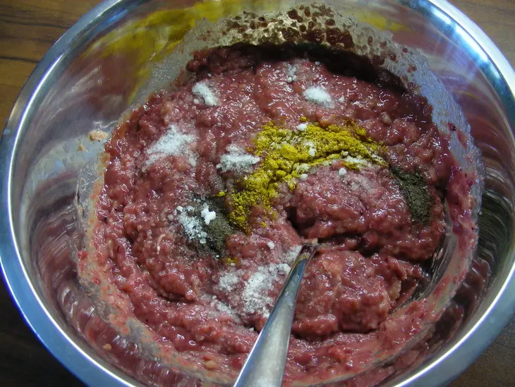 Мясной рулет в тесте: шаг 2