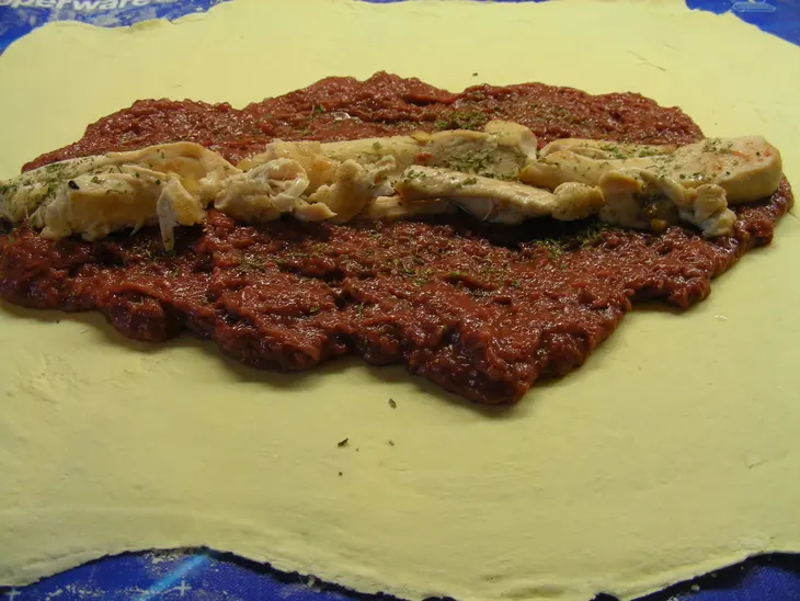 Мясной рулет в тесте: шаг 4
