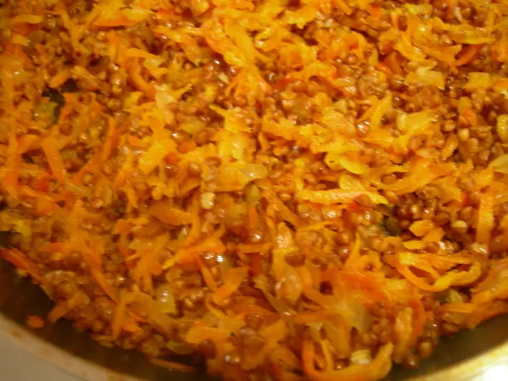 Постные голубцы с гречкой, грибами и картофелем.: шаг 1