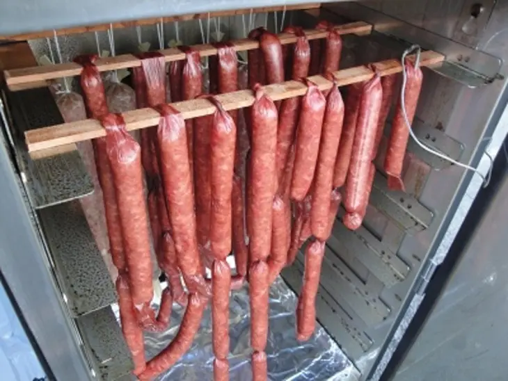 Копчёные свиные колбаски: шаг 5