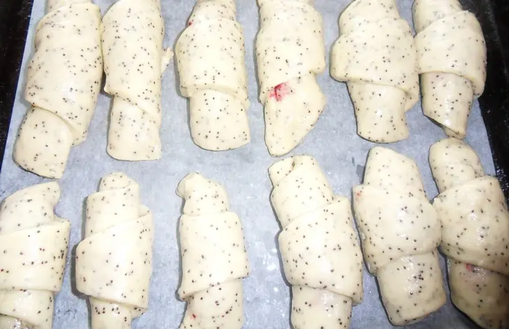 Маковые рогалики с джемом: шаг 1