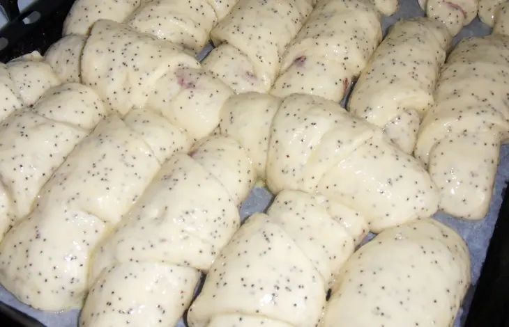 Маковые рогалики с джемом: шаг 2