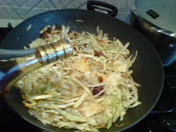Капуста жареная с мясом: шаг 5