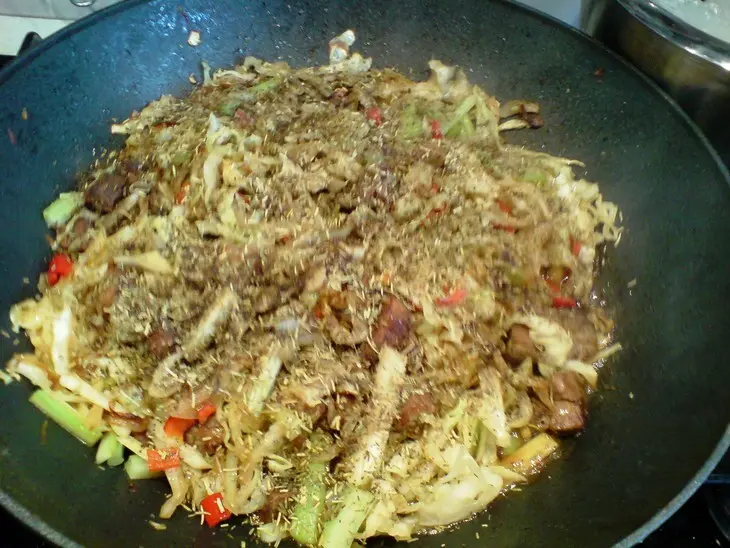 Капуста жареная с мясом: шаг 7