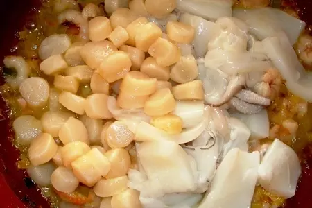 Рис с морскими гребешками и каракатицей...: шаг 4