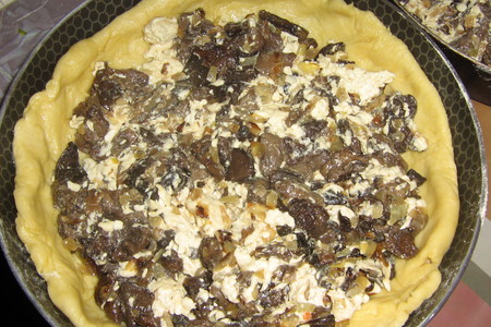 Пирог с грибами и сыром: шаг 4