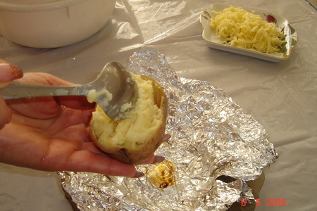 Картошечка в фольге с сыром: шаг 6