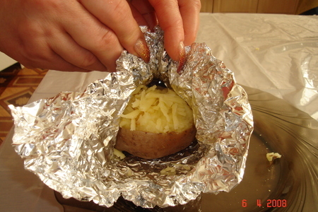 Картошечка в фольге с сыром: шаг 8
