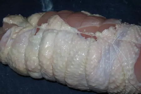Рулет из куриной грудки с фисташками: шаг 6