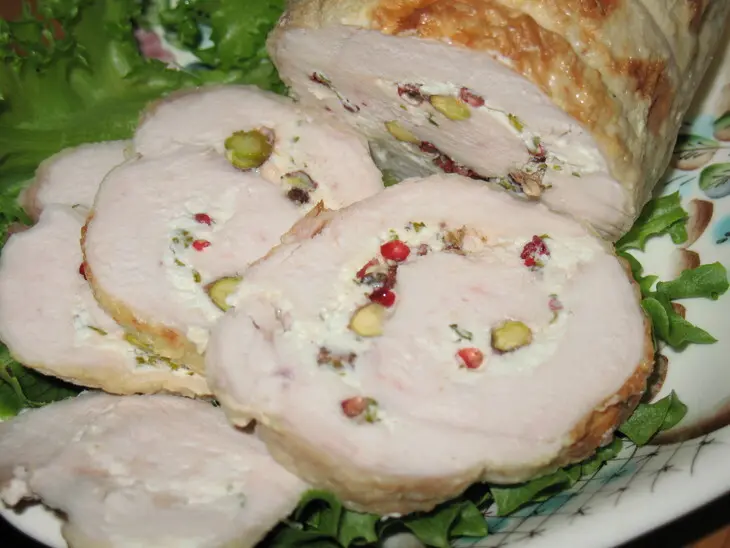 Рулет из куриной грудки с фисташками: шаг 8