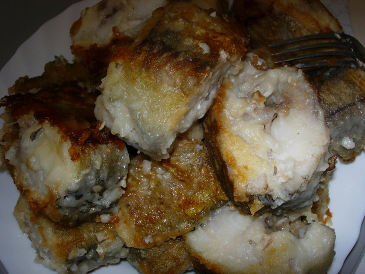 Рыба в сметанно-луковом соусе: шаг 1