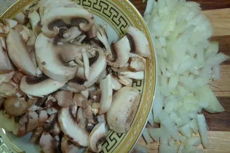 Два пирога из одного теста ( грибной рулет и открытый пирог с сыром): шаг 5