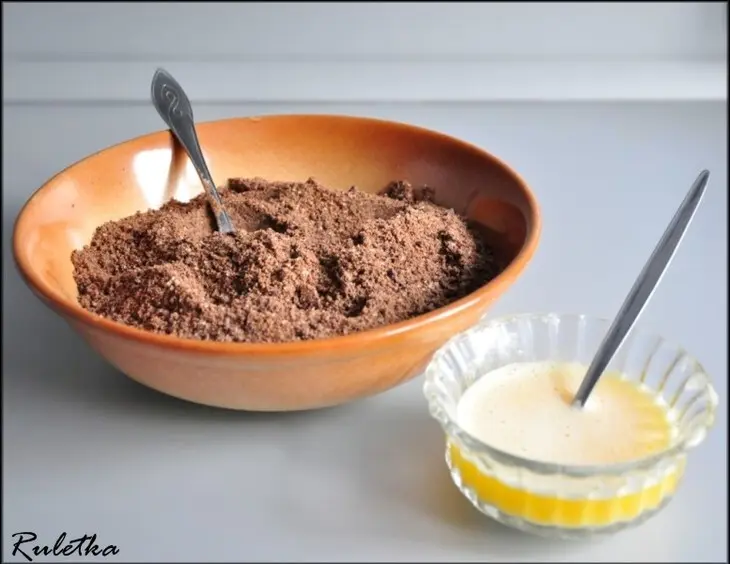Кофейный чизкейк с шоколадной прослойкой и соусом.: шаг 3