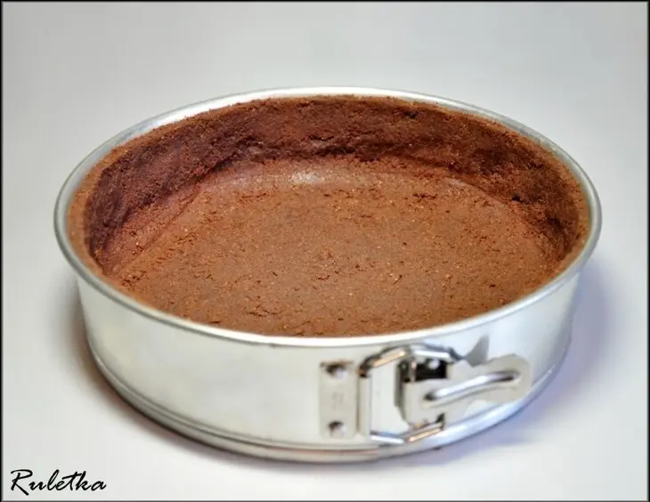 Кофейный чизкейк с шоколадной прослойкой и соусом.: шаг 4
